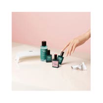 Manucurist Kit Essentials Green Flash With Hortencia Semi-Permanent Nail Polish-1